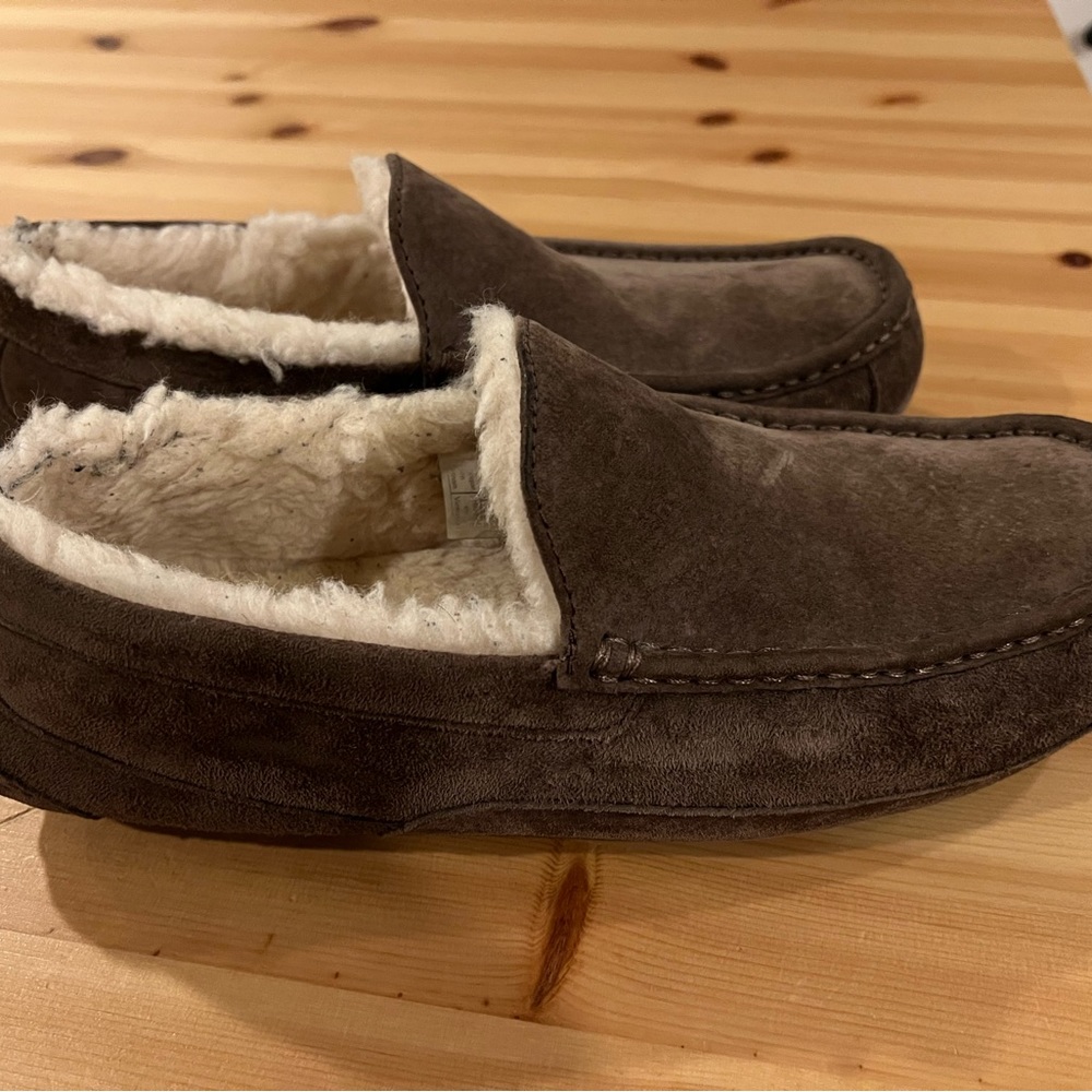 Ugg ascot slippers size 10